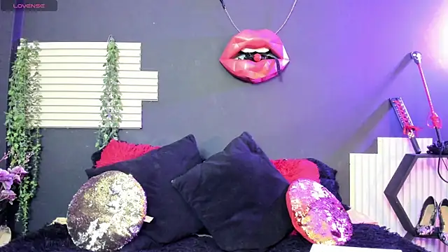 kinky momm online show from July 2026 02:10:01 PM