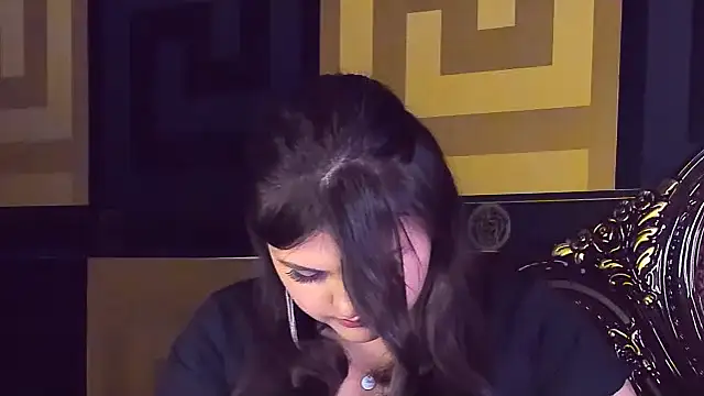 UR BELLA online show from October 2025 03:55:01 PM