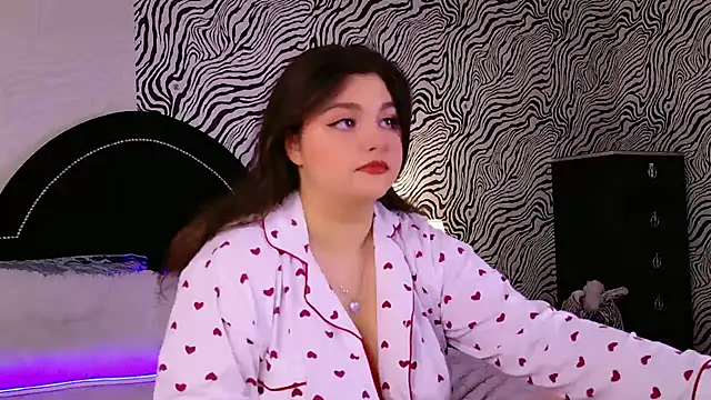 UR BELLA online show from November 2025 11:21:01 AM