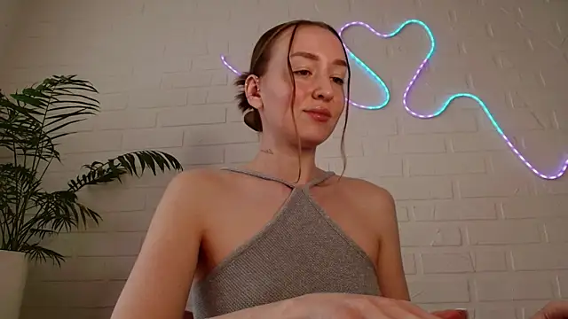 WhitePrincessLuna online show from May 2026 01:05:02 PM