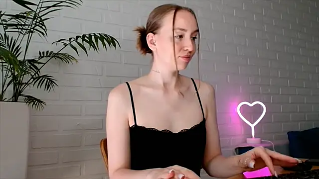 WhitePrincessLuna online show from June 2026 12:00:01 PM