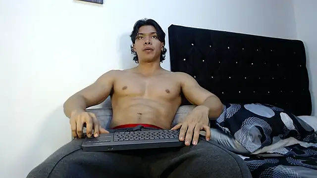 Snapshot of adriel_escalante chatting on December 2025 03:23:01 AM adriel escalante online show from December 2025 03:23:01 AM