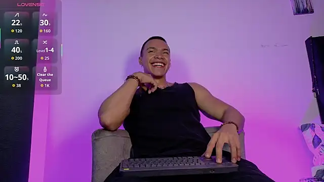 adriel escalante online show from May 2026 01:45:01 AM