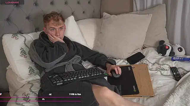scottishtwink01 online show from June 2026 10:08:01 PM