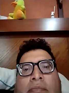 Snapshot of Santiagoqro85 chatting on October 2025 05:33:01 PM Santiagoqro85 online show from October 2025 05:33:01 PM