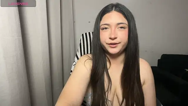 Snapshot of valentinauwu chatting on January 2026 02:15:01 AM valentinauwu online show from January 2026 02:15:01 AM