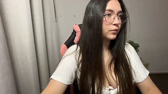 Snapshot of valentinauwu chatting on February 2026 12:52:02 AM valentinauwu online show from February 2026 12:52:02 AM