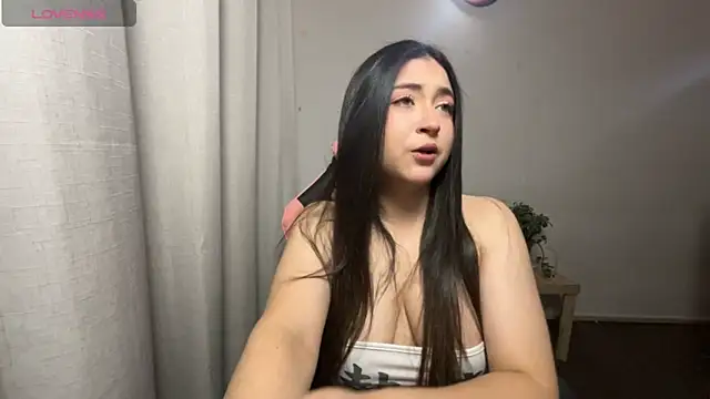 Snapshot of valentinauwu chatting on February 2026 02:00:01 AM valentinauwu online show from February 2026 02:00:01 AM