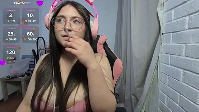 Snapshot of valentinauwu chatting on March 2026 06:29:01 AM valentinauwu online show from March 2026 06:29:01 AM