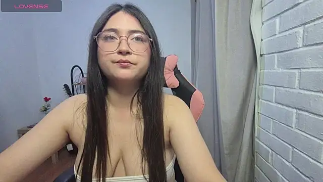 Snapshot of valentinauwu chatting on March 2026 02:28:02 AM valentinauwu online show from March 2026 02:28:02 AM