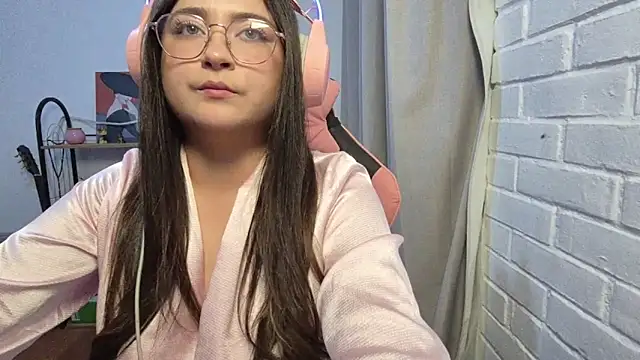 Snapshot of valentinauwu chatting on March 2026 06:14:01 AM valentinauwu online show from March 2026 06:14:01 AM