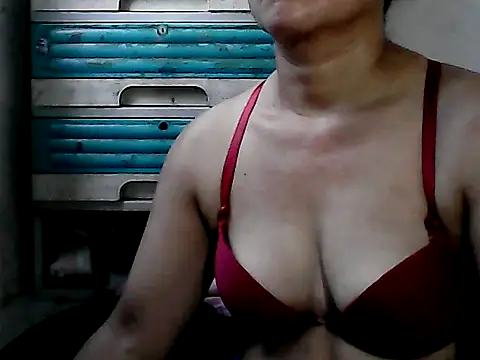 yoursPinayMama1682 online show from October 2025 11:44:02 PM