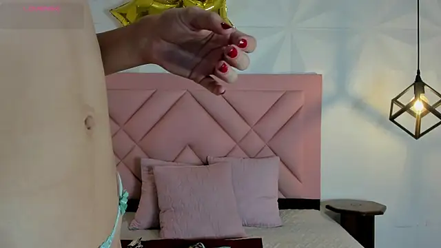 Caroline daring online show from July 2026 10:33:02 AM