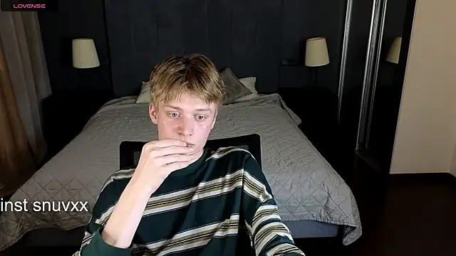 Snapshot of LouieEvans chatting on September 2025 09:49:01 PM LouieEvans online show from September 2025 09:49:01 PM