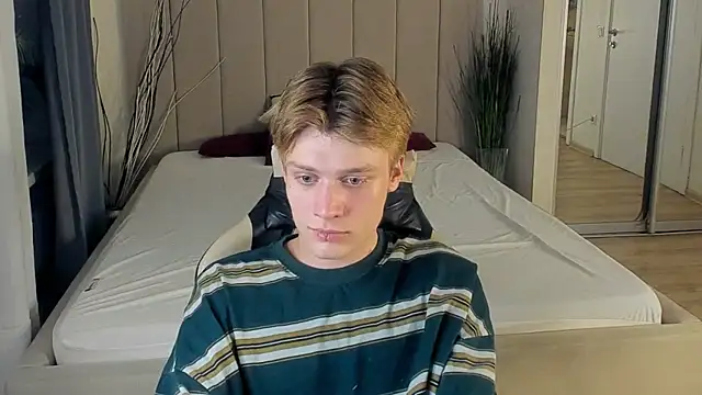 Snapshot of LouieEvans chatting on September 2025 05:40:02 PM LouieEvans online show from September 2025 05:40:02 PM