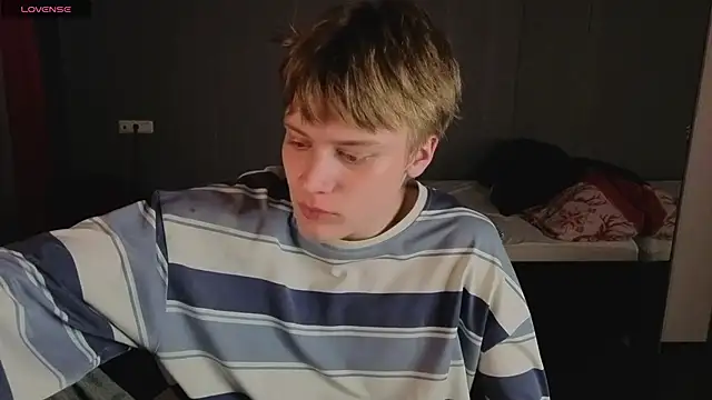 Snapshot of LouieEvans chatting on October 2025 03:43:01 PM LouieEvans online show from October 2025 03:43:01 PM