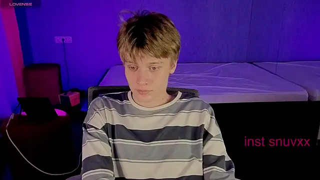 Snapshot of LouieEvans chatting on October 2025 04:06:02 PM LouieEvans online show from October 2025 04:06:02 PM