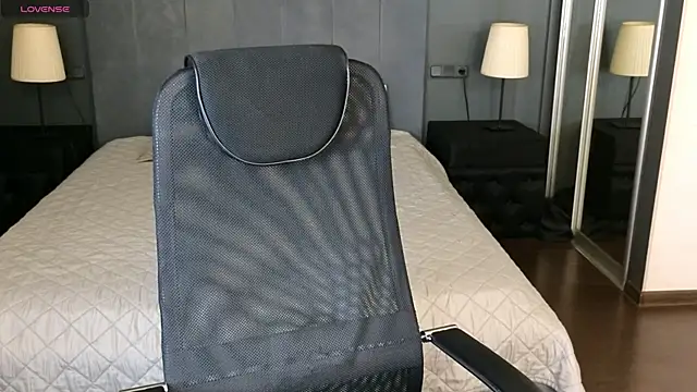 Snapshot of LouieEvans chatting on October 2025 08:55:02 PM LouieEvans online show from October 2025 08:55:02 PM