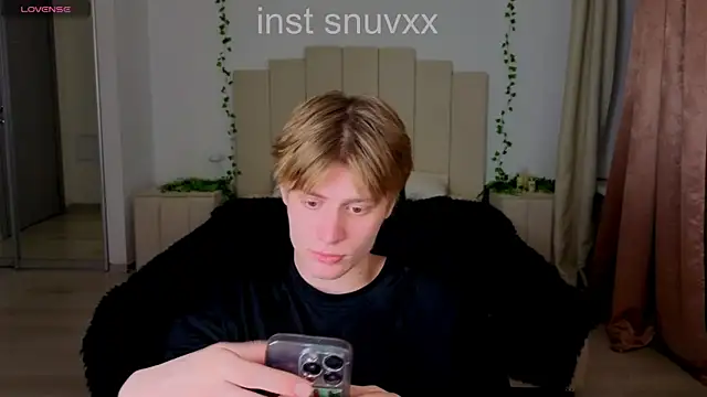 Snapshot of LouieEvans chatting on October 2025 09:27:01 PM LouieEvans online show from October 2025 09:27:01 PM