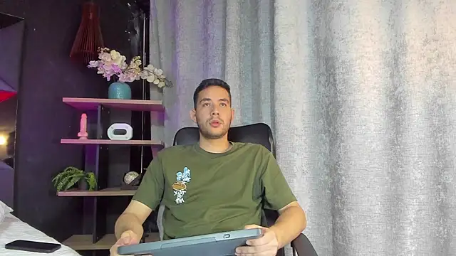 Snapshot of matti_de_lucaa chatting on September 2025 05:35:02 PM matti de lucaa online show from September 2025 05:35:02 PM