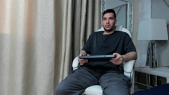 Snapshot of matti_de_lucaa chatting on September 2025 05:46:02 PM matti de lucaa online show from September 2025 05:46:02 PM