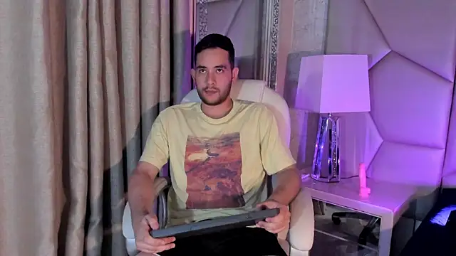 Snapshot of matti_de_lucaa chatting on September 2025 05:02:02 PM matti de lucaa online show from September 2025 05:02:02 PM