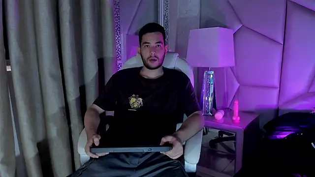 Snapshot of matti_de_lucaa chatting on September 2025 05:25:02 PM matti de lucaa online show from September 2025 05:25:02 PM