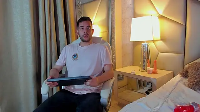 Snapshot of matti_de_lucaa chatting on September 2025 05:29:02 PM matti de lucaa online show from September 2025 05:29:02 PM