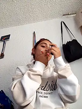 Lia Teen online show from October 2025 04:05:01 PM