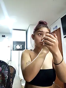 Lia Teen online show from October 2025 07:48:01 PM