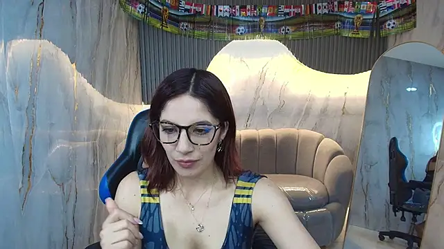 nadia r  online show from June 2026 07:37:01 PM