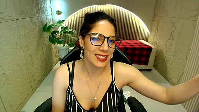 nadia r  online show from July 2026 08:04:02 PM