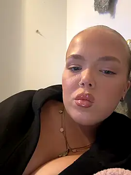 prettycocomae online show from October 2025 09:15:01 PM