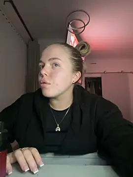 prettycocomae online show from November 2025 08:30:01 PM