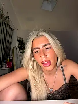 Snapshot of BlondeBetty chatting on November 2025 09:59:01 PM BlondeBetty online show from November 2025 09:59:01 PM