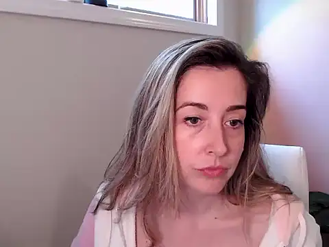 SuggestiveBehavior online show from September 2025 04:34:02 PM