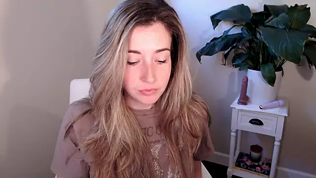 SuggestiveBehavior online show from October 2025 01:52:01 PM