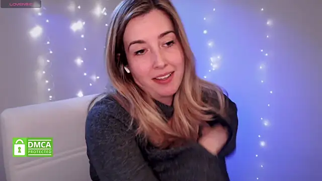 SuggestiveBehavior online show from December 2025 04:13:01 PM