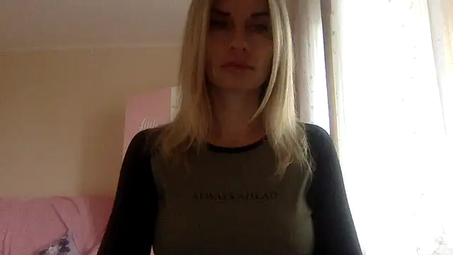 KarelliaStar online show from September 2025 07:43:01 AM