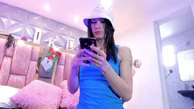 Charlotte Landry   online show from December 2025 04:05:01 PM