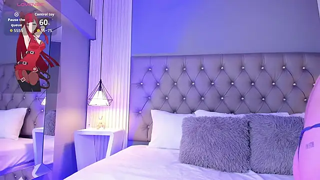 LunaBloomn online show from November 2025 05:06:01 PM