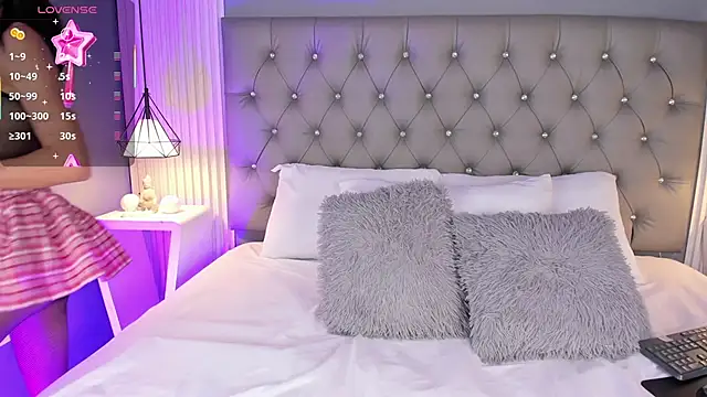 LunaBloomn online show from March 2026 05:10:02 PM