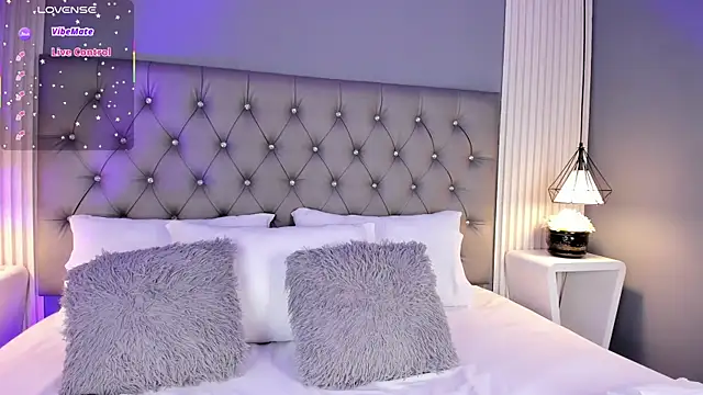 LunaBloomn online show from March 2026 05:13:02 PM