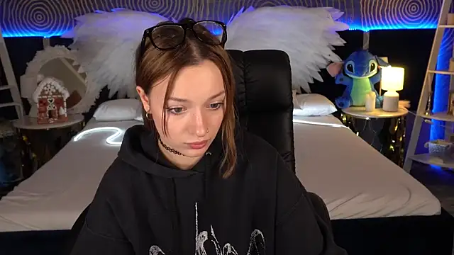 FoxyMayy online show from December 2025 02:15:01 PM