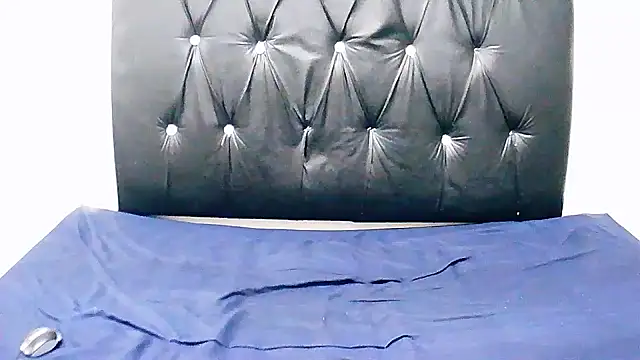 Snapshot of Iris-Pinky chatting on November 2025 06:19:02 PM Iris-Pinky online show from November 2025 06:19:02 PM