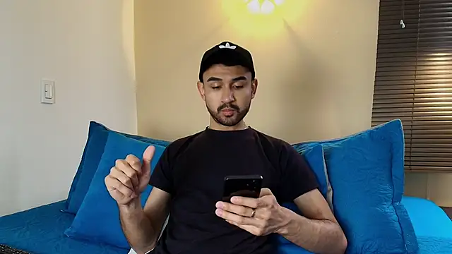 Axel Moon S online show from October 2025 06:52:02 PM