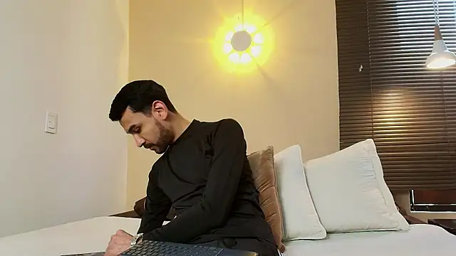 Axel Moon S online show from October 2025 07:25:02 PM