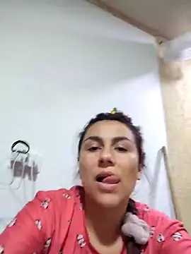 Snapshot of vanessa-titisM chatting on April 2026 01:06:01 AM vanessa-titisM online show from April 2026 01:06:01 AM