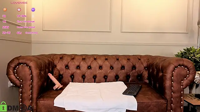 Snapshot of ArielBlossom___ chatting on September 2025 11:21:02 AM ArielBlossom online show from September 2025 11:21:02 AM