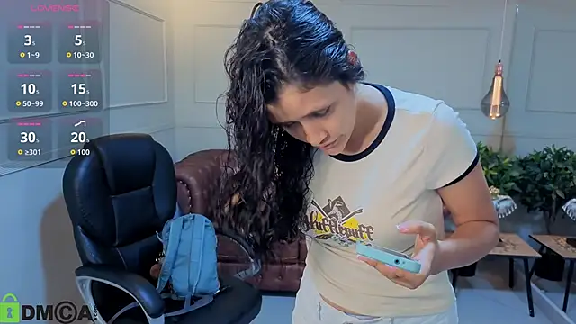 Snapshot of ArielBlossom___ chatting on September 2025 11:02:01 AM ArielBlossom online show from September 2025 11:02:01 AM